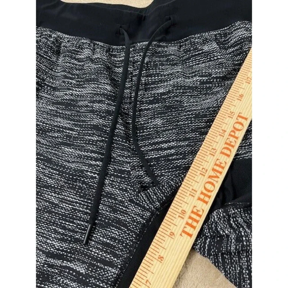 Lululemon T.H.E. Short‎ *9